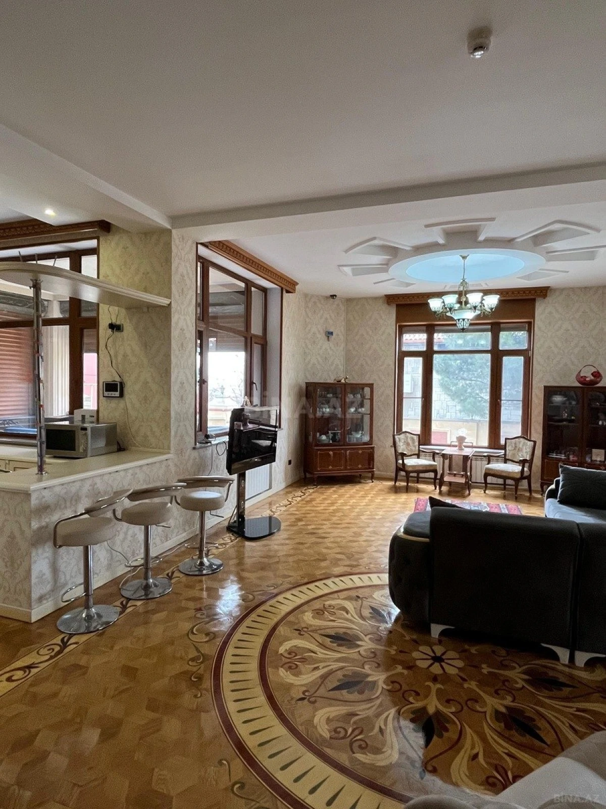Satılır 7 otaqlı həyət evi 850 m²