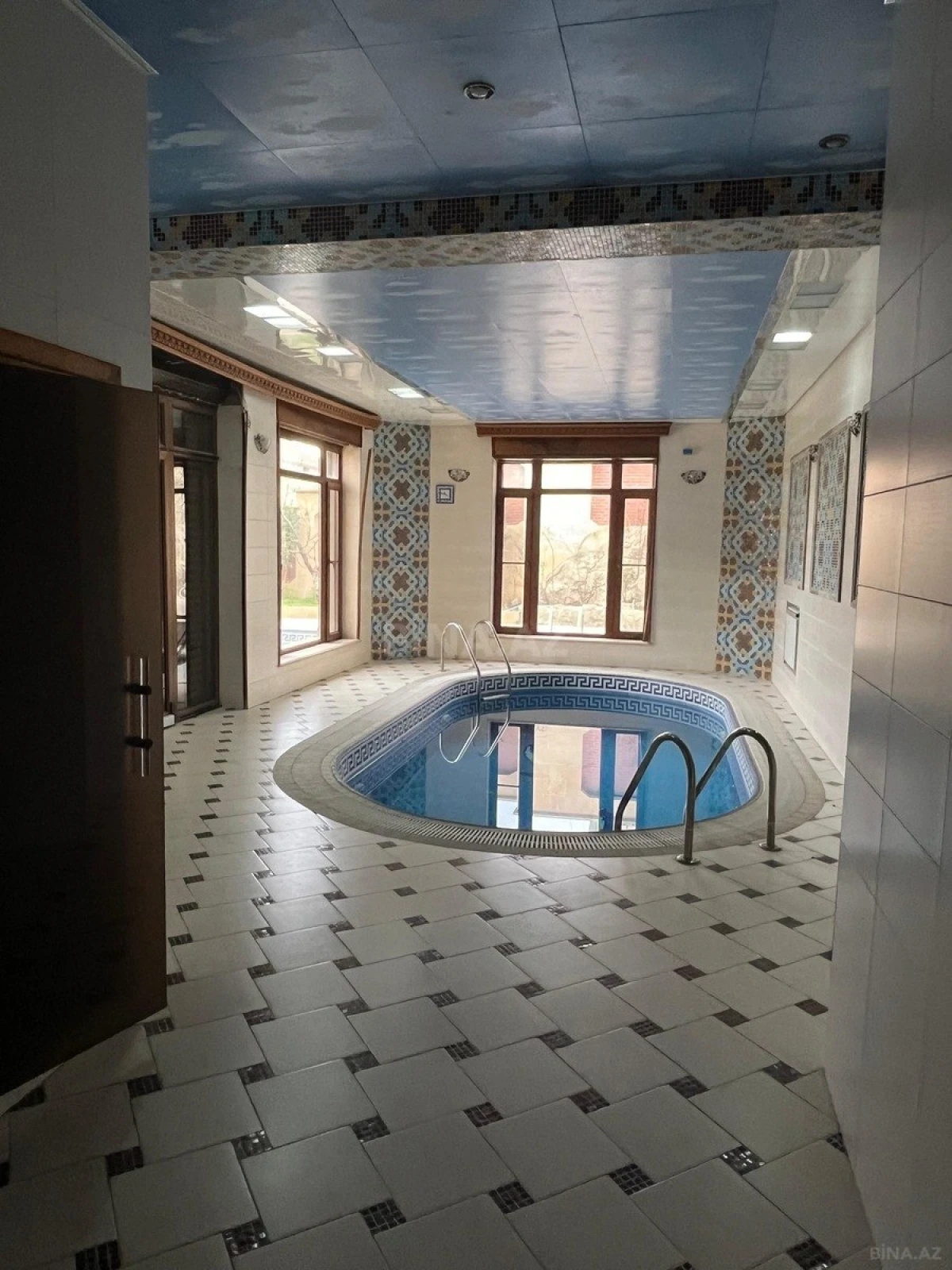 Satılır 7 otaqlı həyət evi 850 m²