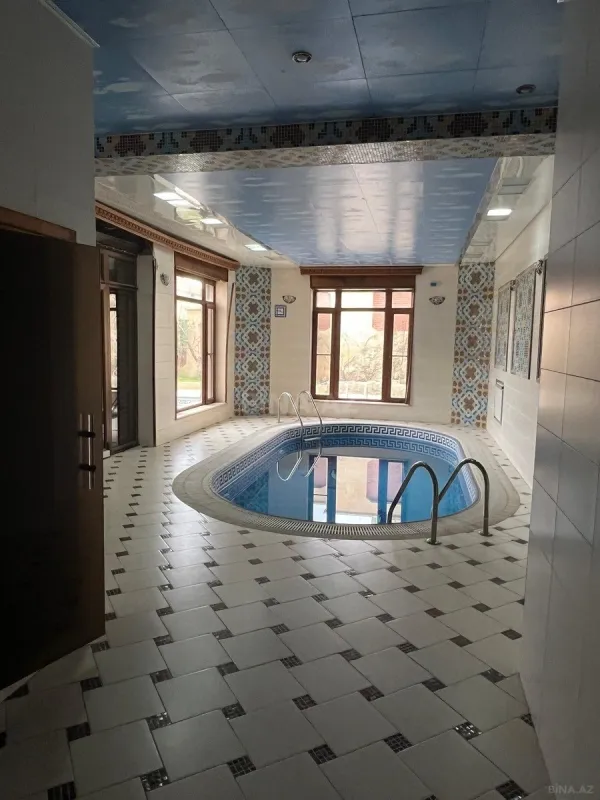 Satılır 7 otaqlı həyət evi 850 m²