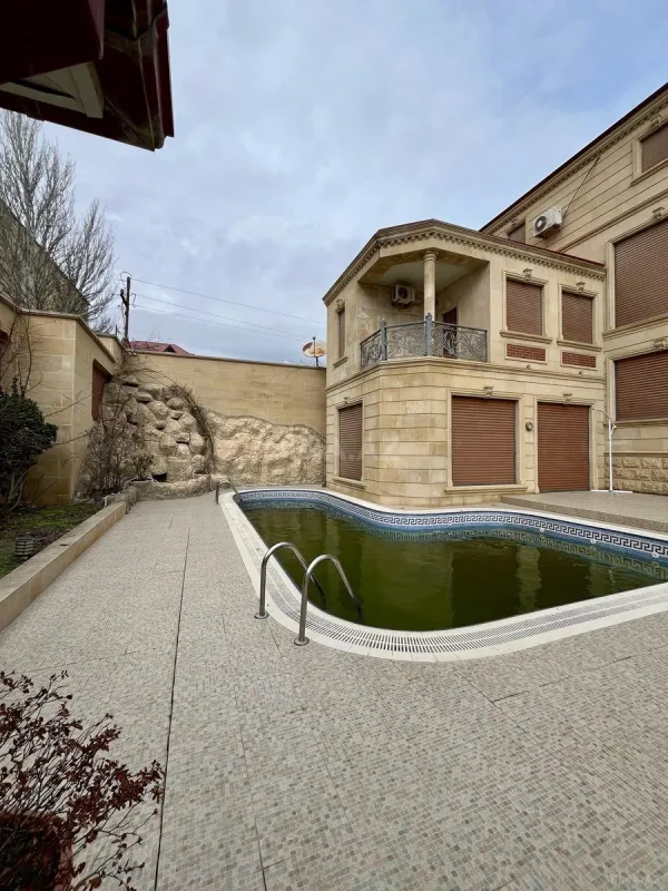 Satılır 7 otaqlı həyət evi 850 m²