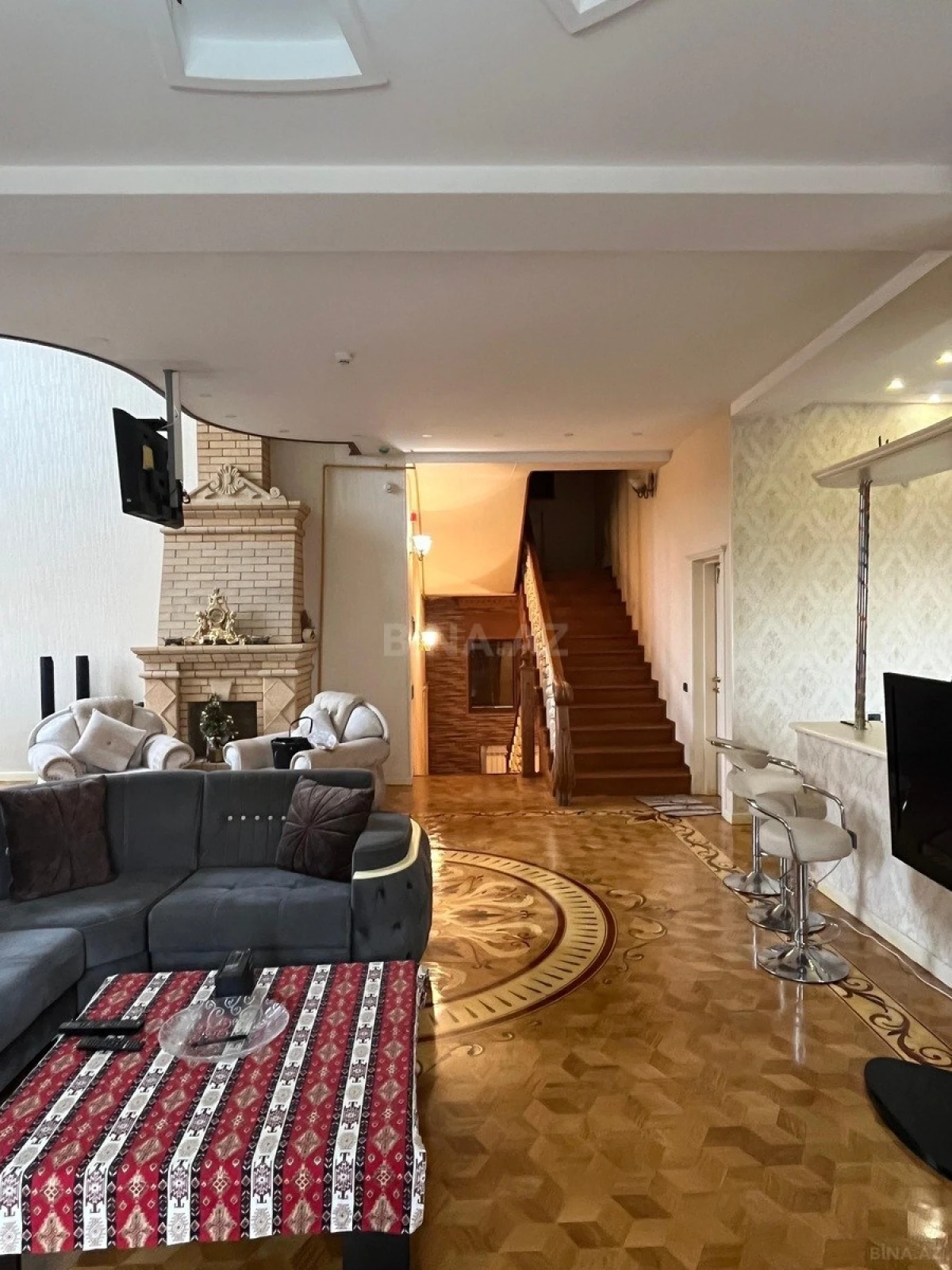 Satılır 7 otaqlı həyət evi 850 m²