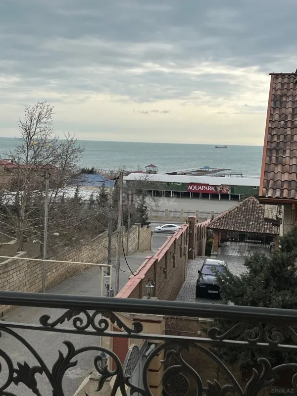 Satılır 7 otaqlı həyət evi 850 m²