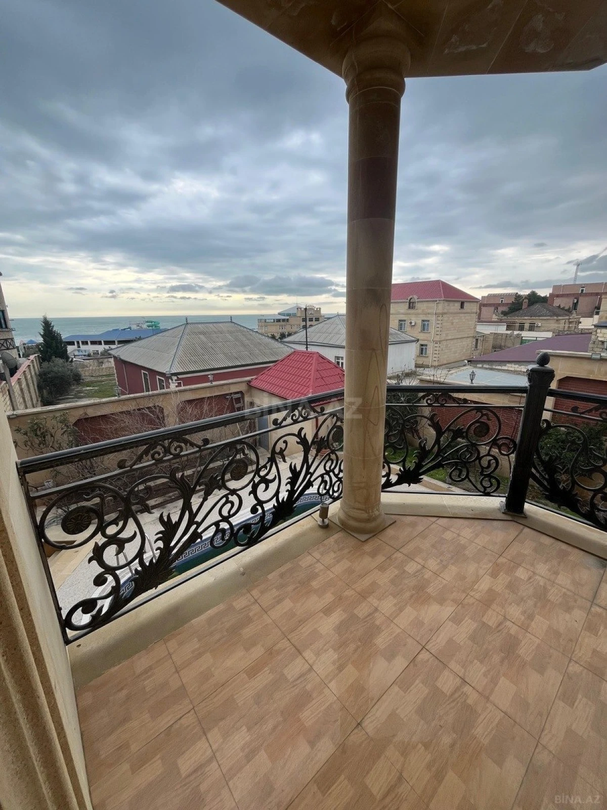 Satılır 7 otaqlı həyət evi 850 m²