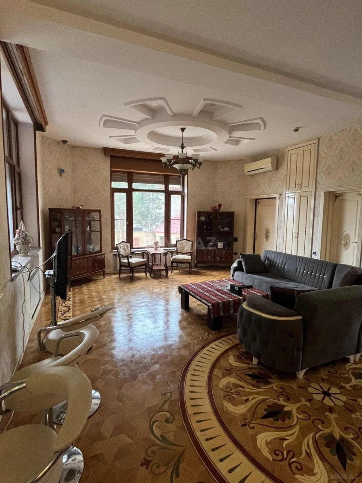 Satılır 7 otaqlı həyət evi 850 m²