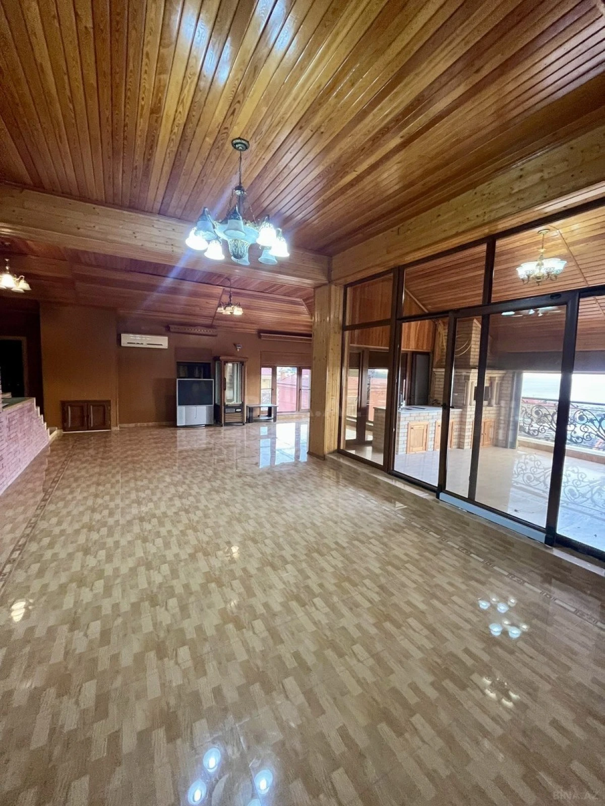 Satılır 7 otaqlı həyət evi 850 m²