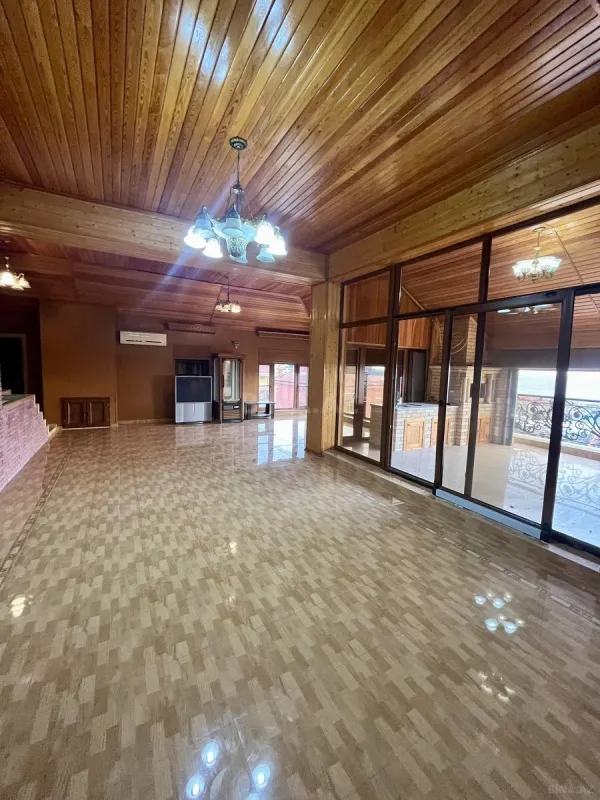 Satılır 7 otaqlı həyət evi 850 m²