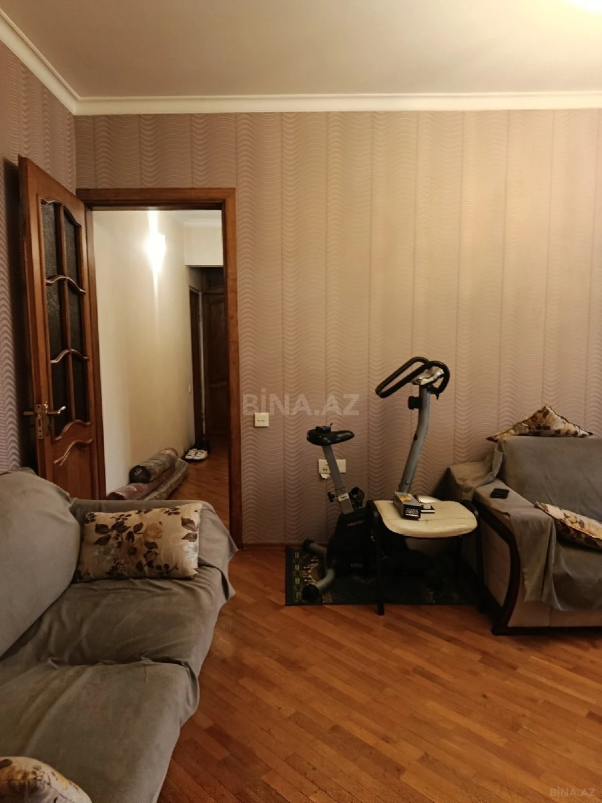 Satılır 2 otaqlı mənzil 75 m²