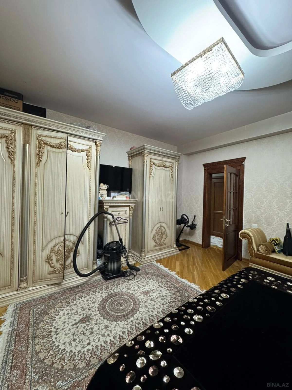 Satılır 3 otaqlı mənzil 136 m²