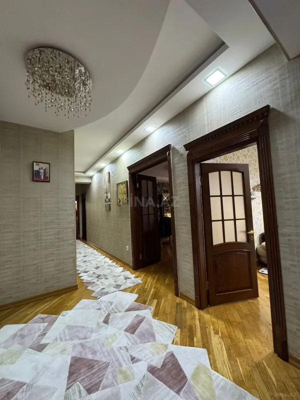 Satılır 3 otaqlı mənzil 136 m²
