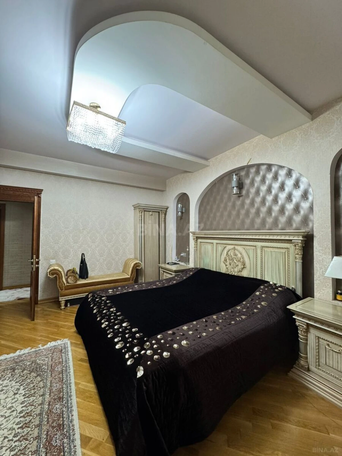 Satılır 3 otaqlı mənzil 136 m²