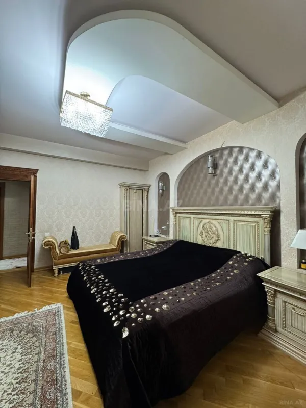 Satılır 3 otaqlı mənzil 136 m²