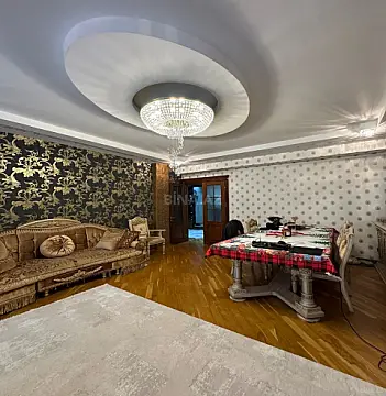 Satılır 3 otaqlı mənzil 136 m²