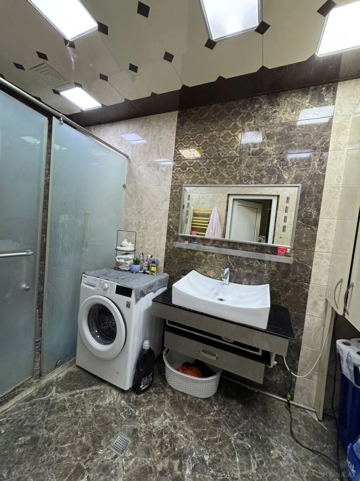Satılır 3 otaqlı mənzil 136 m²