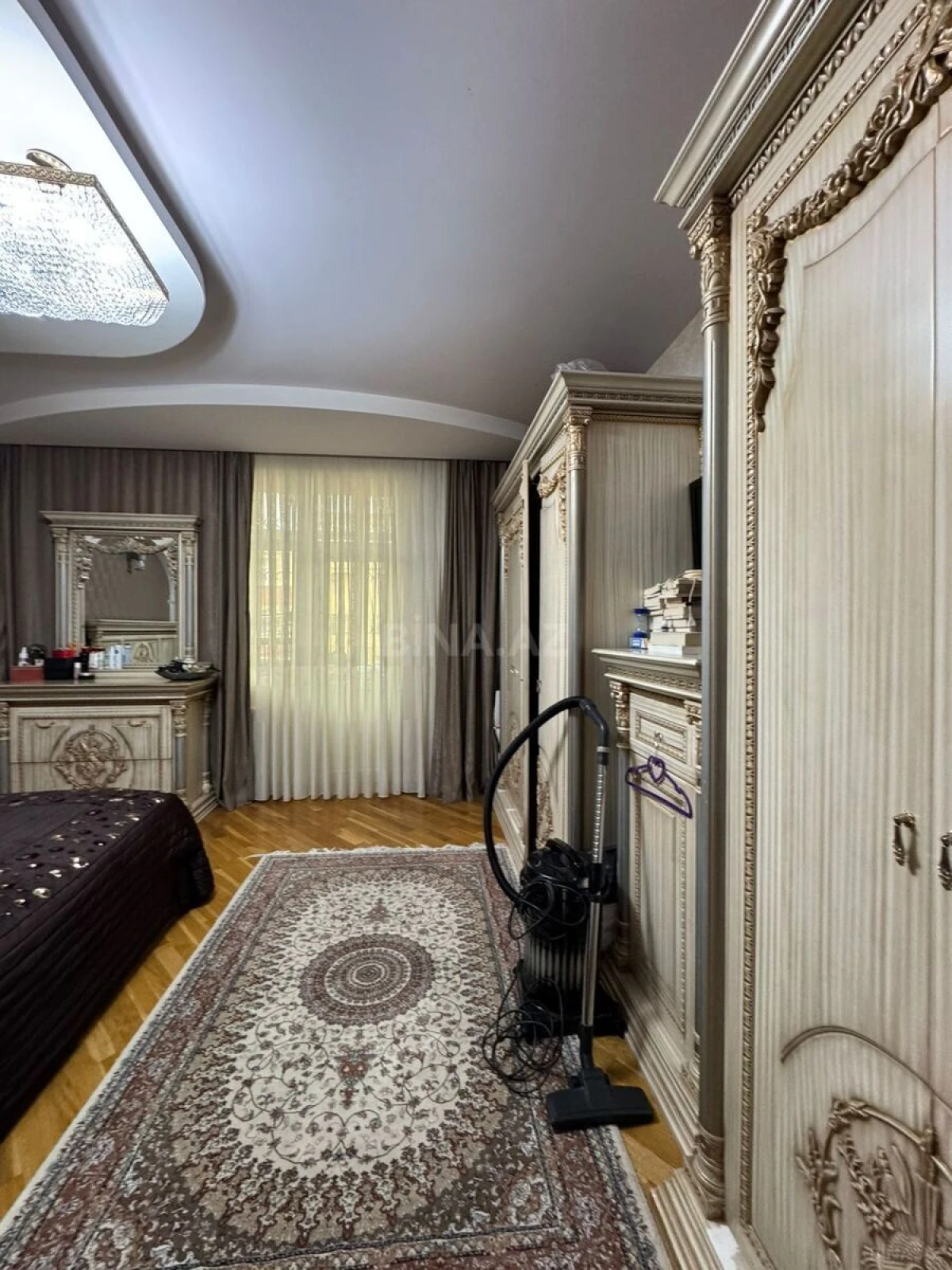 Satılır 3 otaqlı mənzil 136 m²