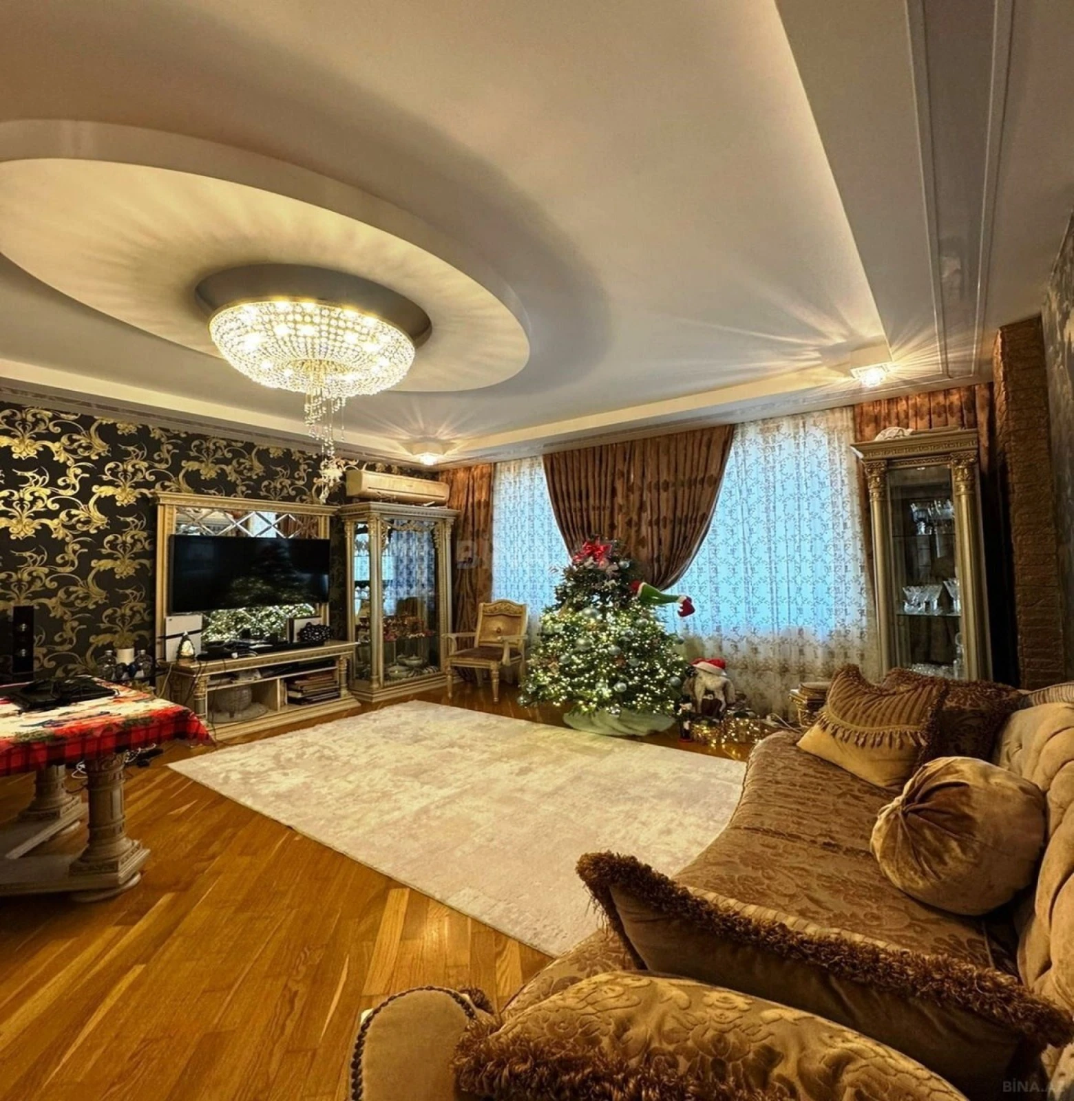 Satılır 3 otaqlı mənzil 136 m²
