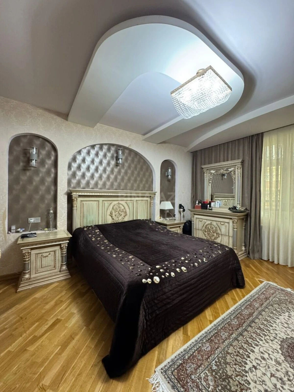Satılır 3 otaqlı mənzil 136 m²