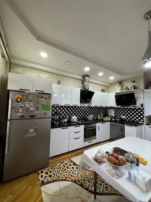 Satılır 3 otaqlı mənzil 136 m²