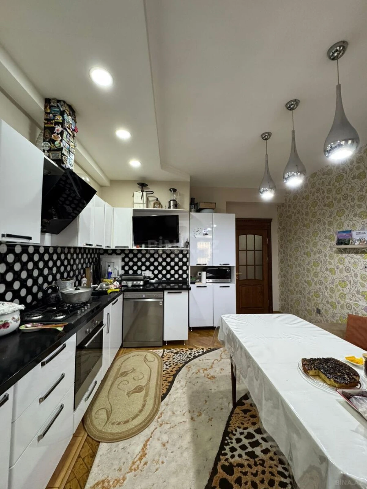Satılır 3 otaqlı mənzil 136 m²