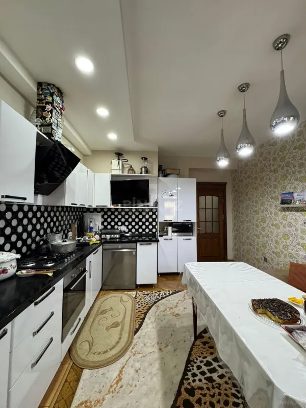 Satılır 3 otaqlı mənzil 136 m²