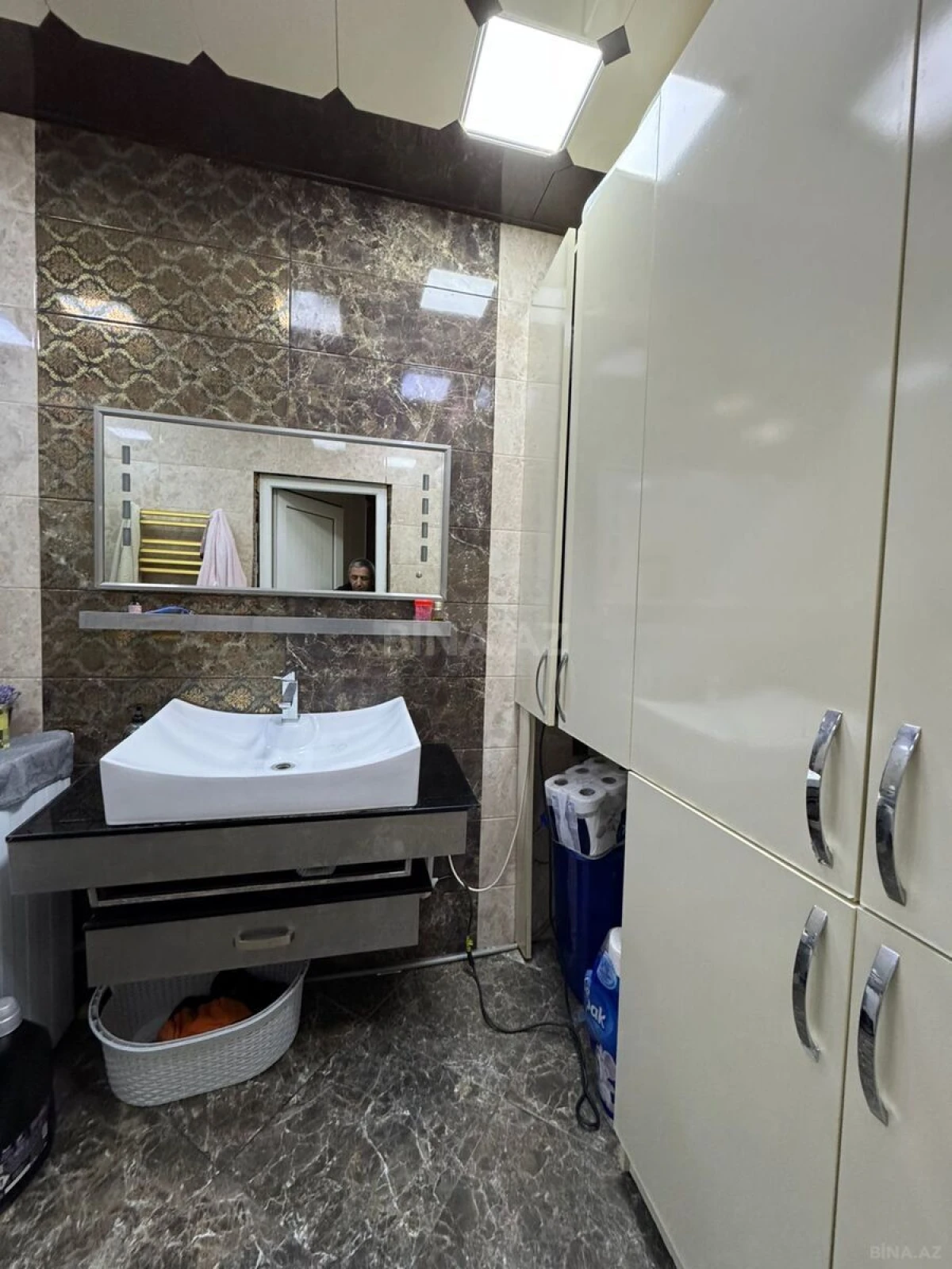 Satılır 3 otaqlı mənzil 136 m²