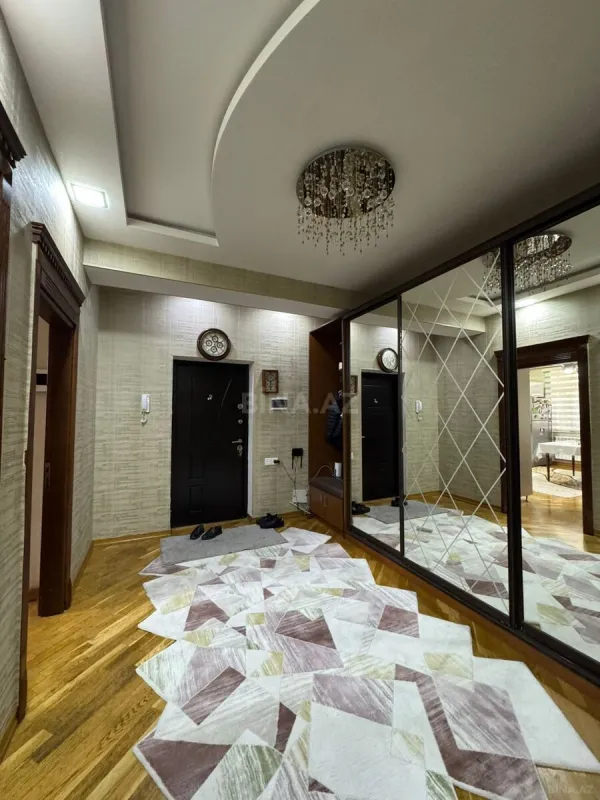 Satılır 3 otaqlı mənzil 136 m²