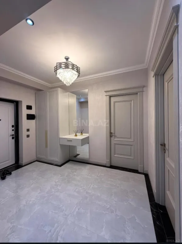 Satılır 3 otaqlı mənzil 140 m²