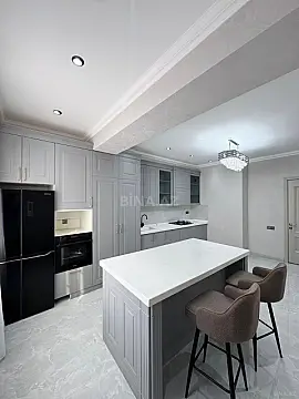 Satılır 3 otaqlı mənzil 138 m²