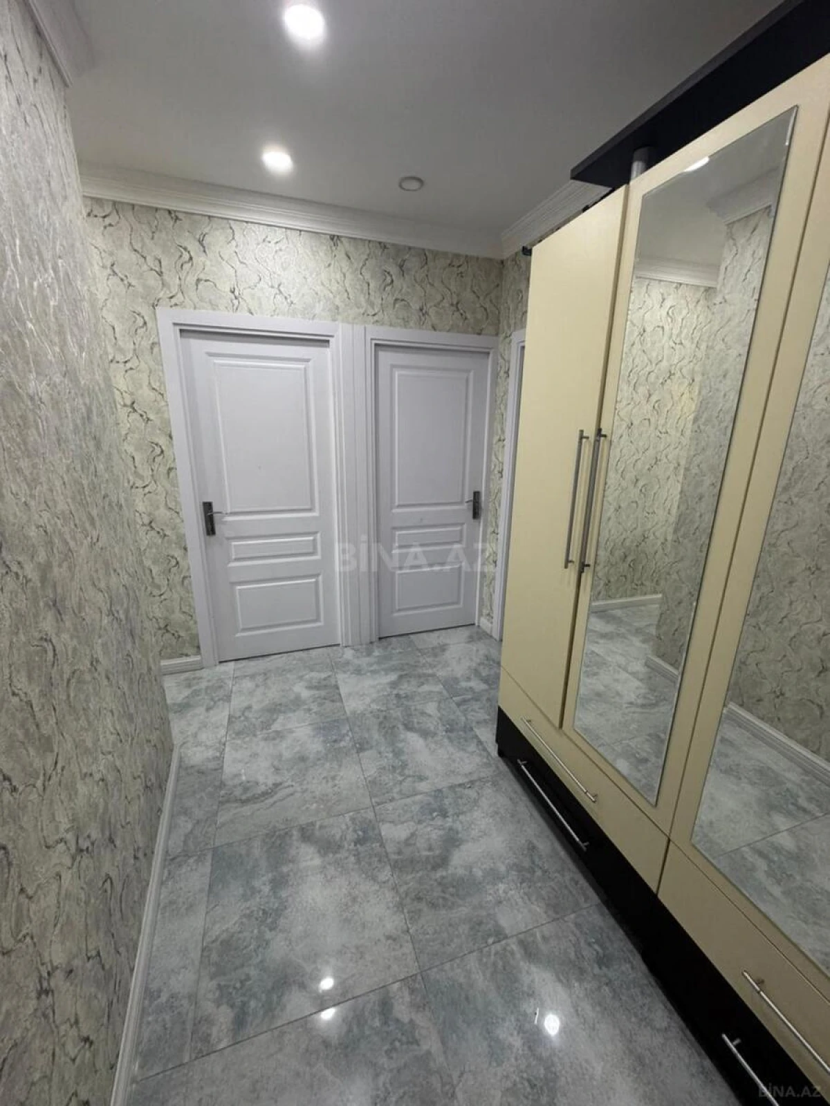 Satılır 4 otaqlı mənzil 90 m²