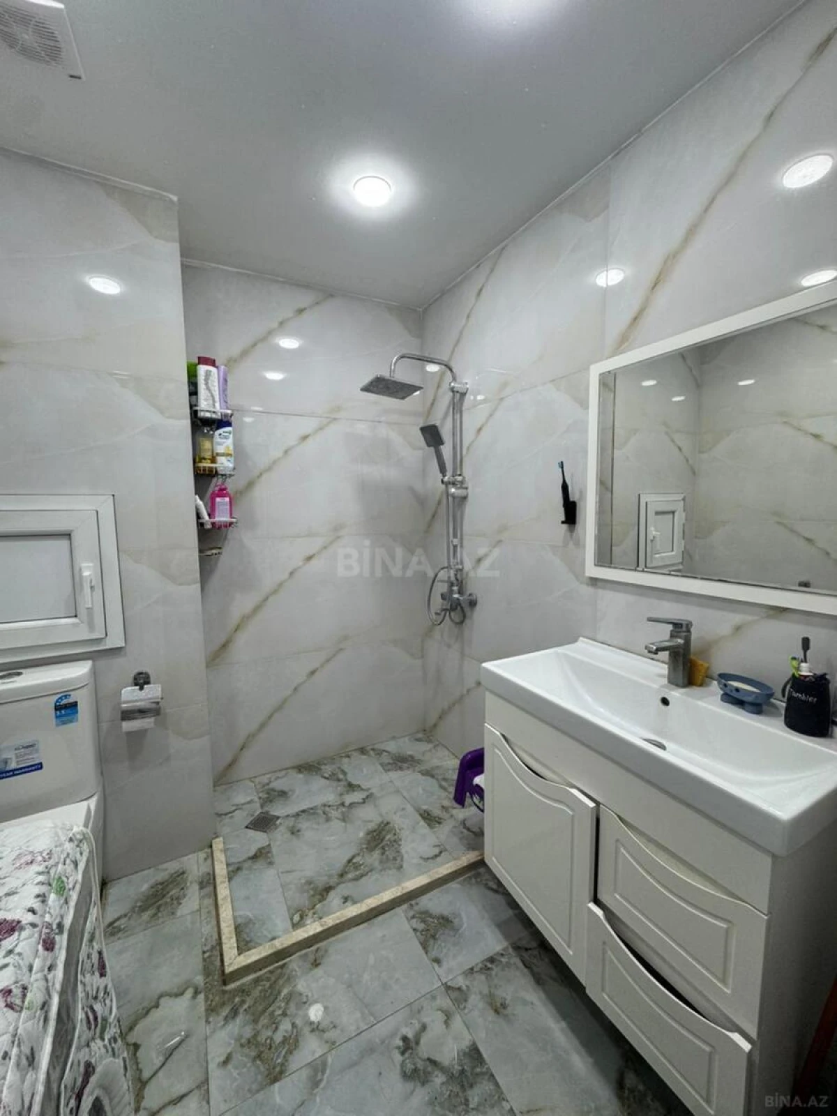 Satılır 4 otaqlı mənzil 90 m²