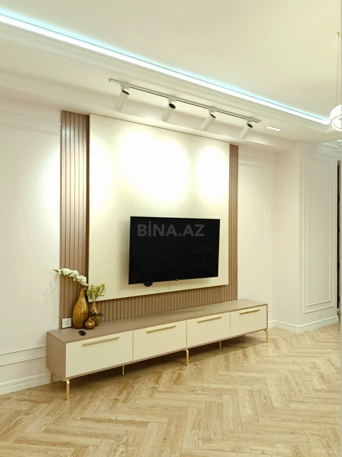 Satılır 2 otaqlı mənzil 110 m²