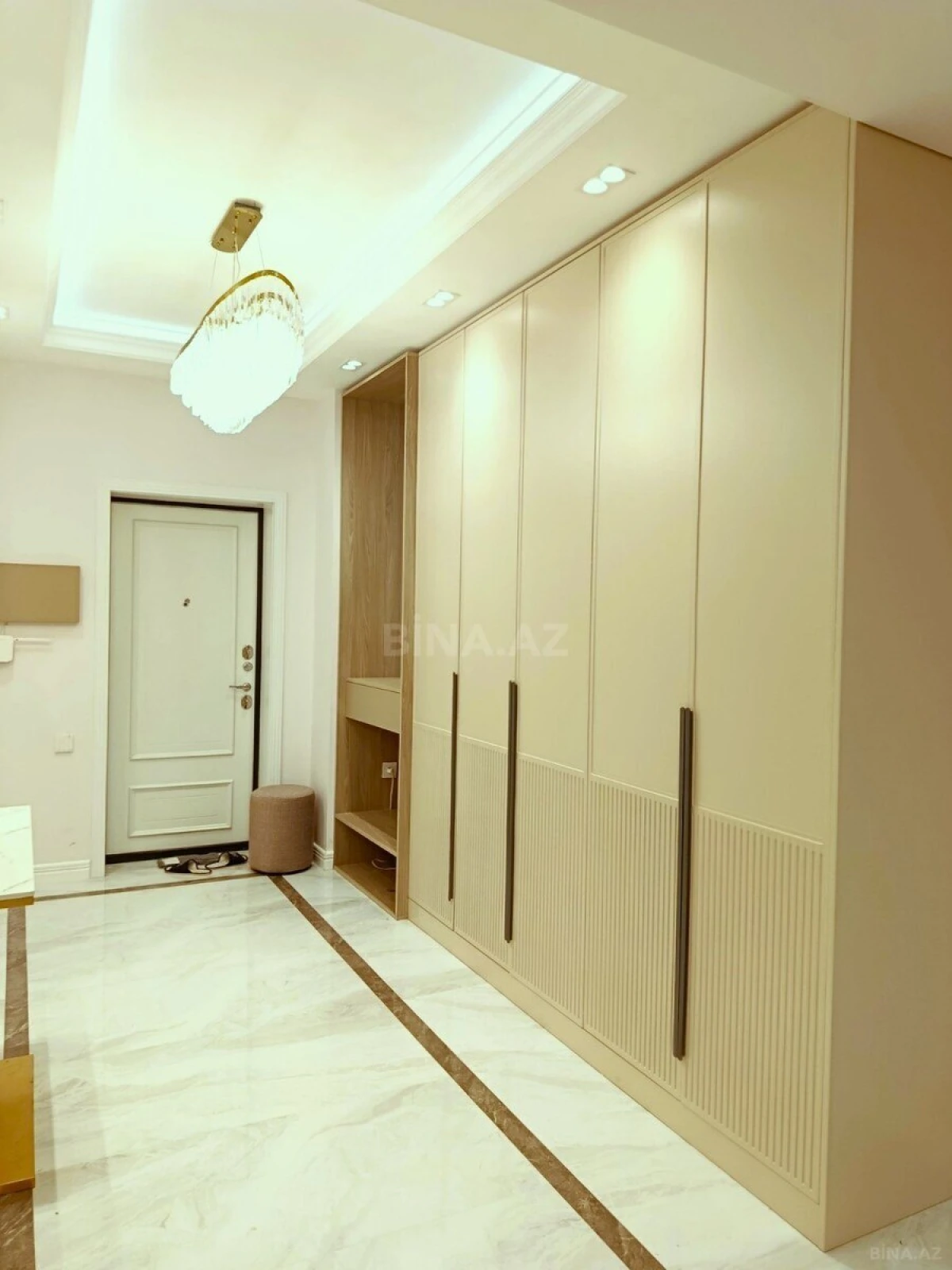 Satılır 2 otaqlı mənzil 110 m²