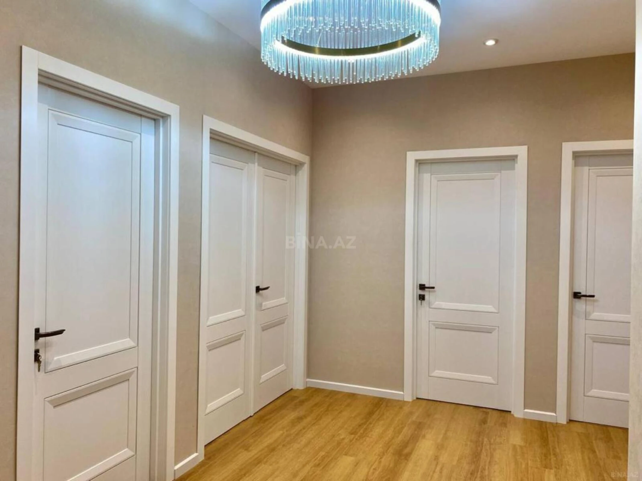 Kirayə verilir 3 otaqlı mənzil 145 m²