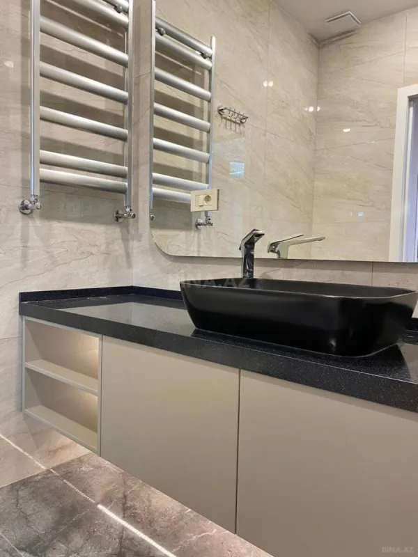 Kirayə verilir 3 otaqlı mənzil 145 m²