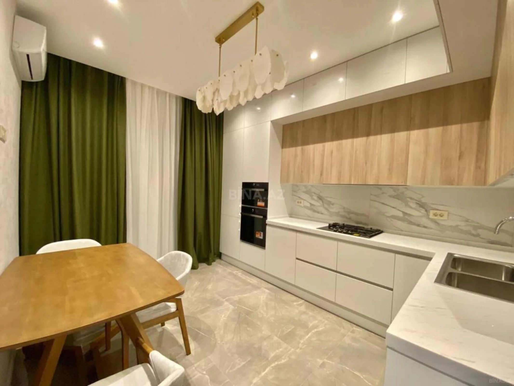 Kirayə verilir 3 otaqlı mənzil 145 m²