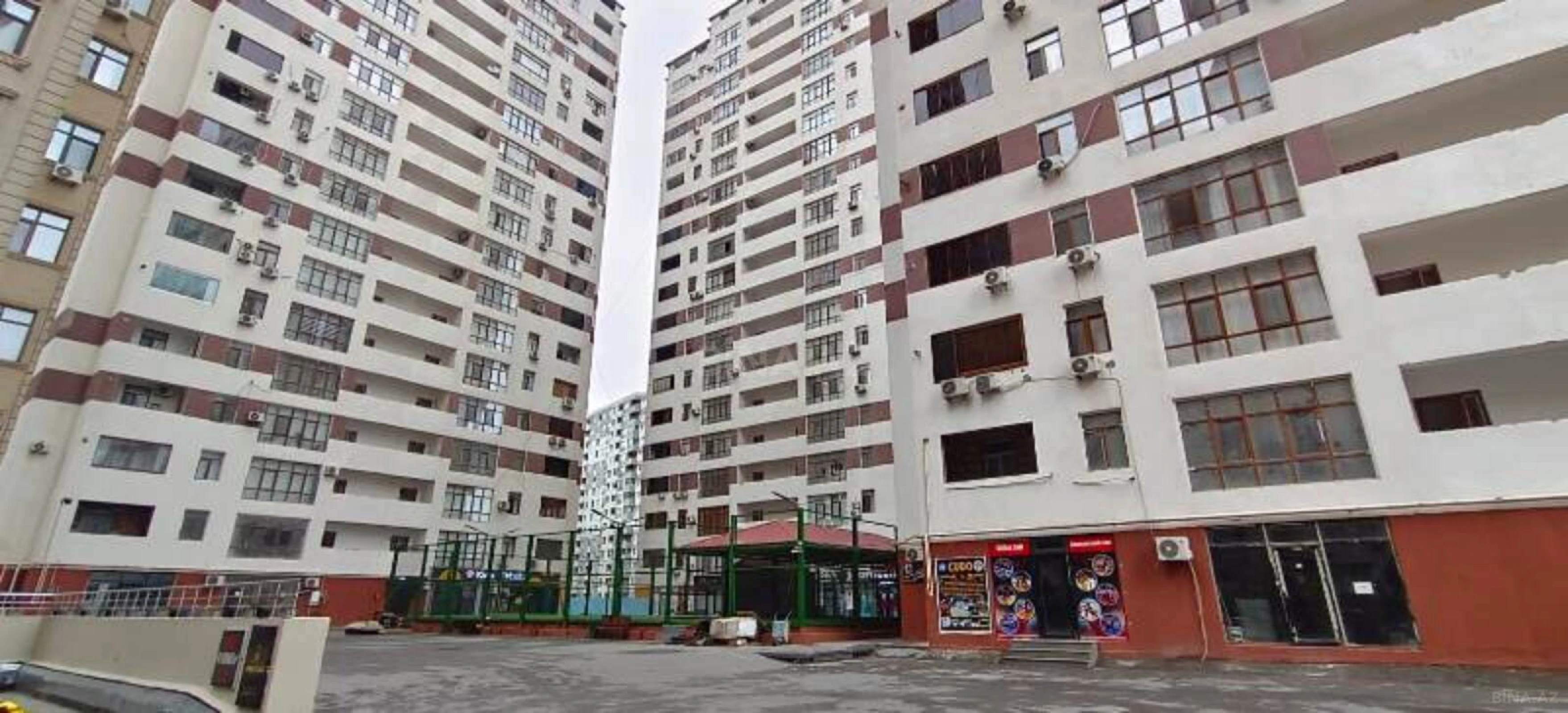 Satılır 4 otaqlı mənzil 178 m²