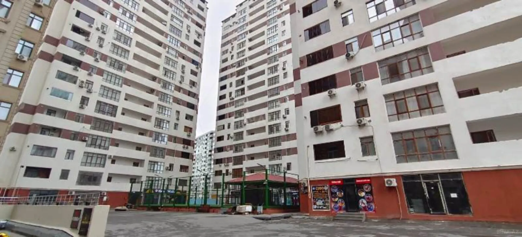 Satılır 4 otaqlı mənzil 178 m²