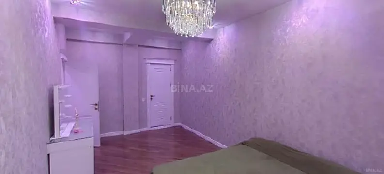 Satılır 4 otaqlı mənzil 178 m²