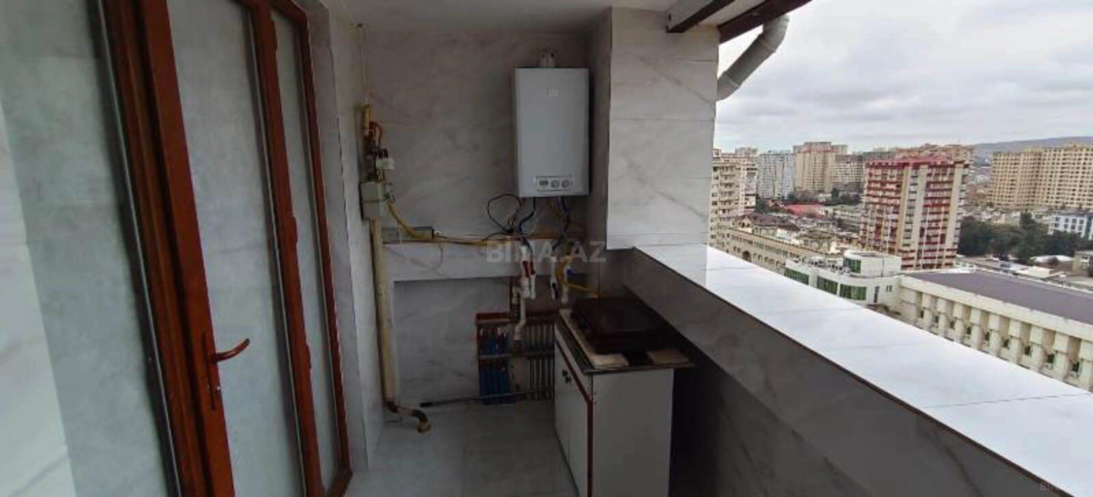 Satılır 4 otaqlı mənzil 178 m²