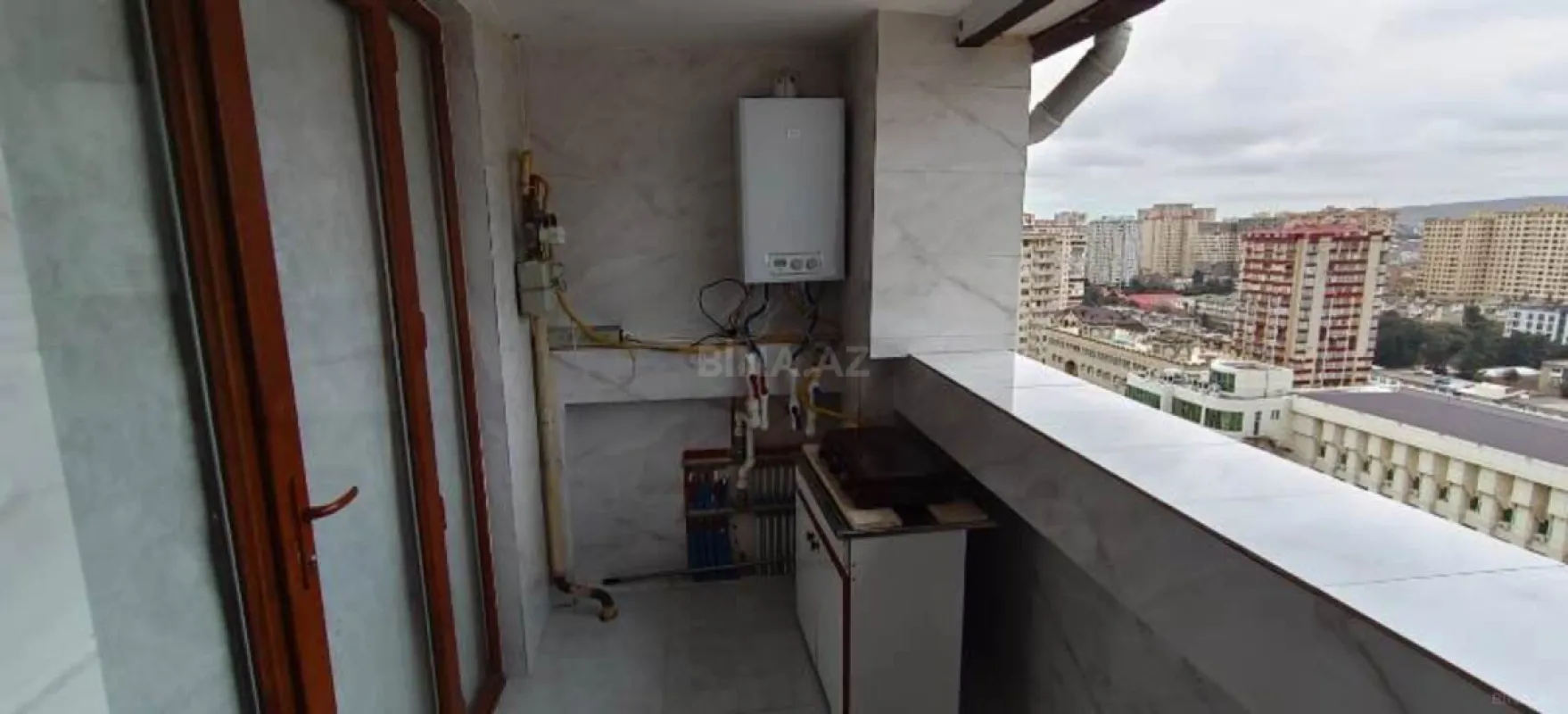 Satılır 4 otaqlı mənzil 178 m²