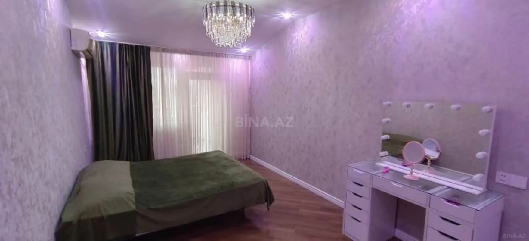 Satılır 4 otaqlı mənzil 178 m²