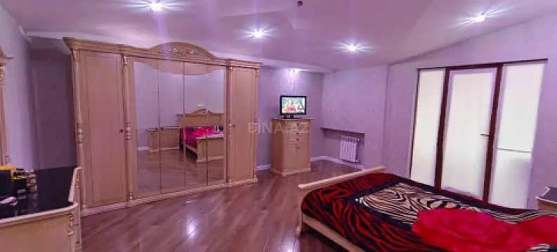 Satılır 4 otaqlı mənzil 178 m²