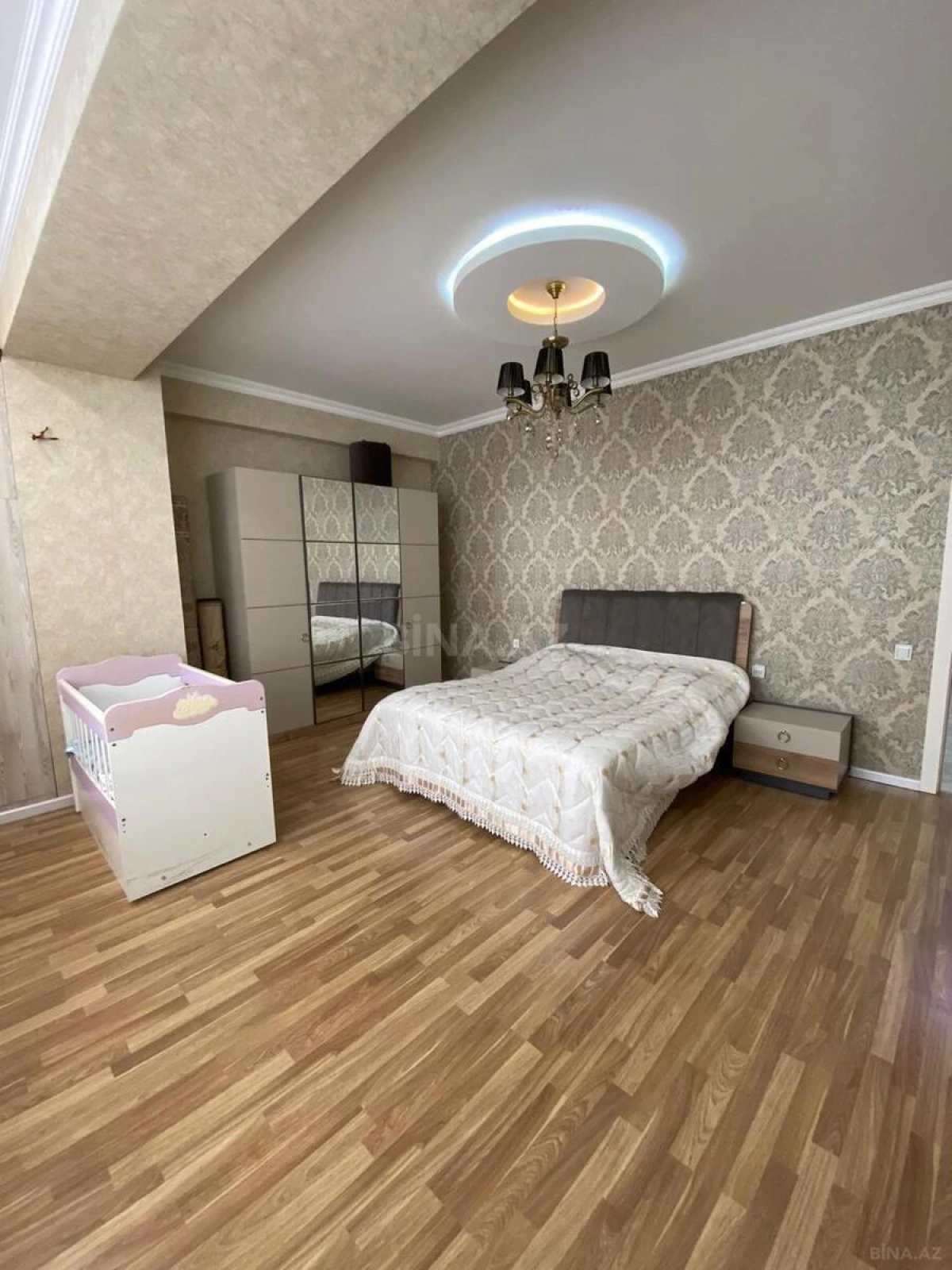 Satılır 3 otaqlı mənzil 150 m²