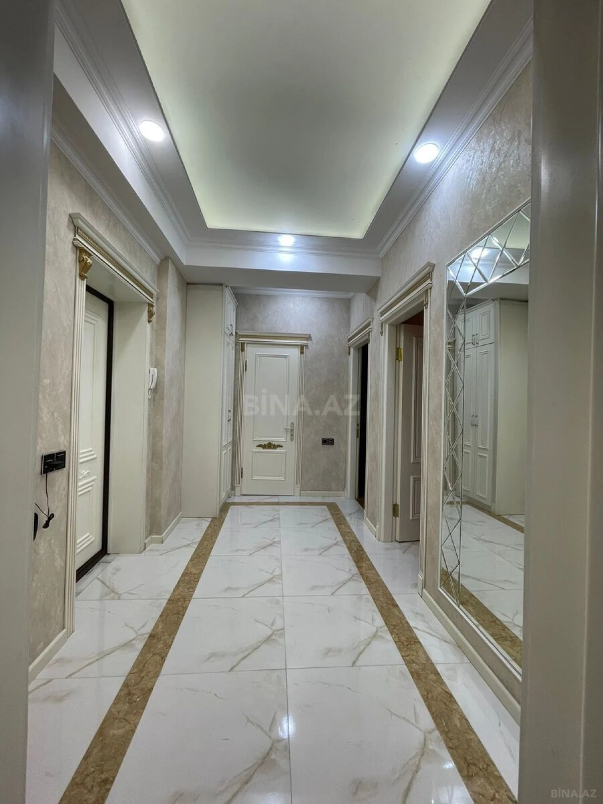Satılır 2 otaqlı mənzil 100 m²