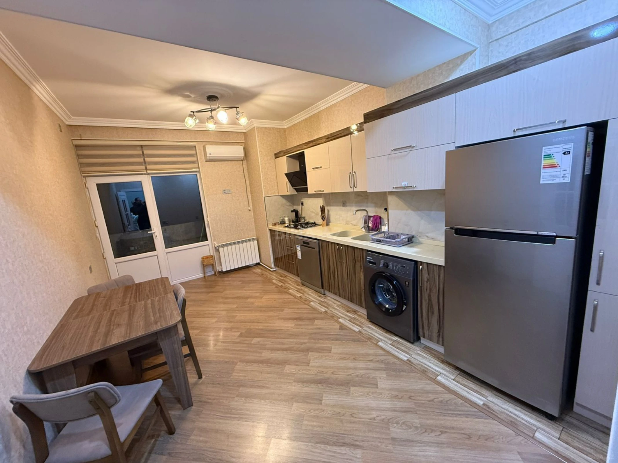 Kirayə verilir 3 otaqlı mənzil 131 m²