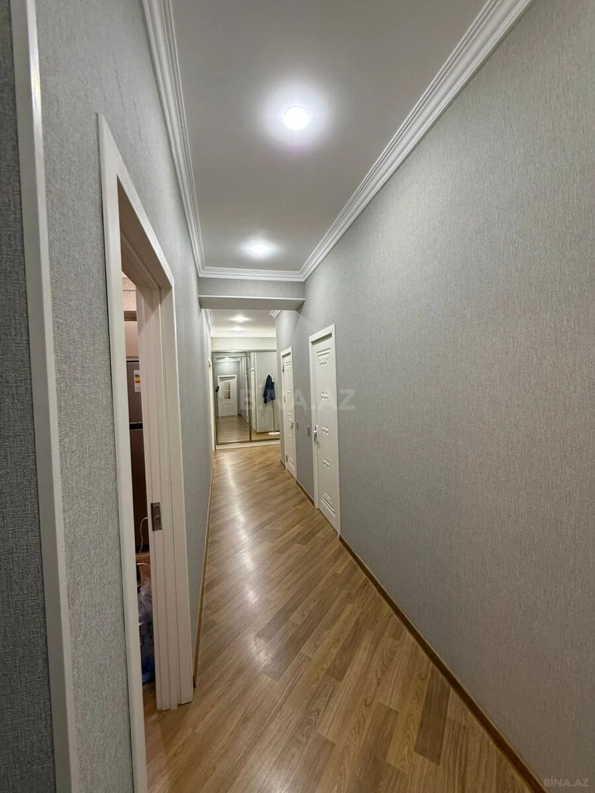 Kirayə verilir 3 otaqlı mənzil 131 m²