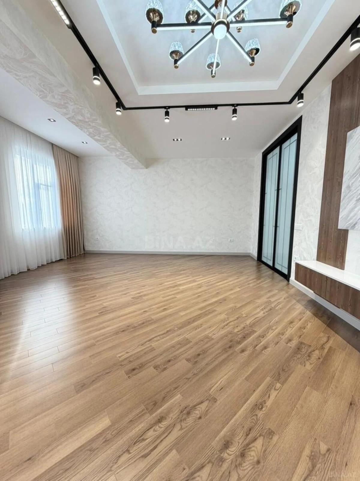Satılır 3 otaqlı mənzil 127 m²