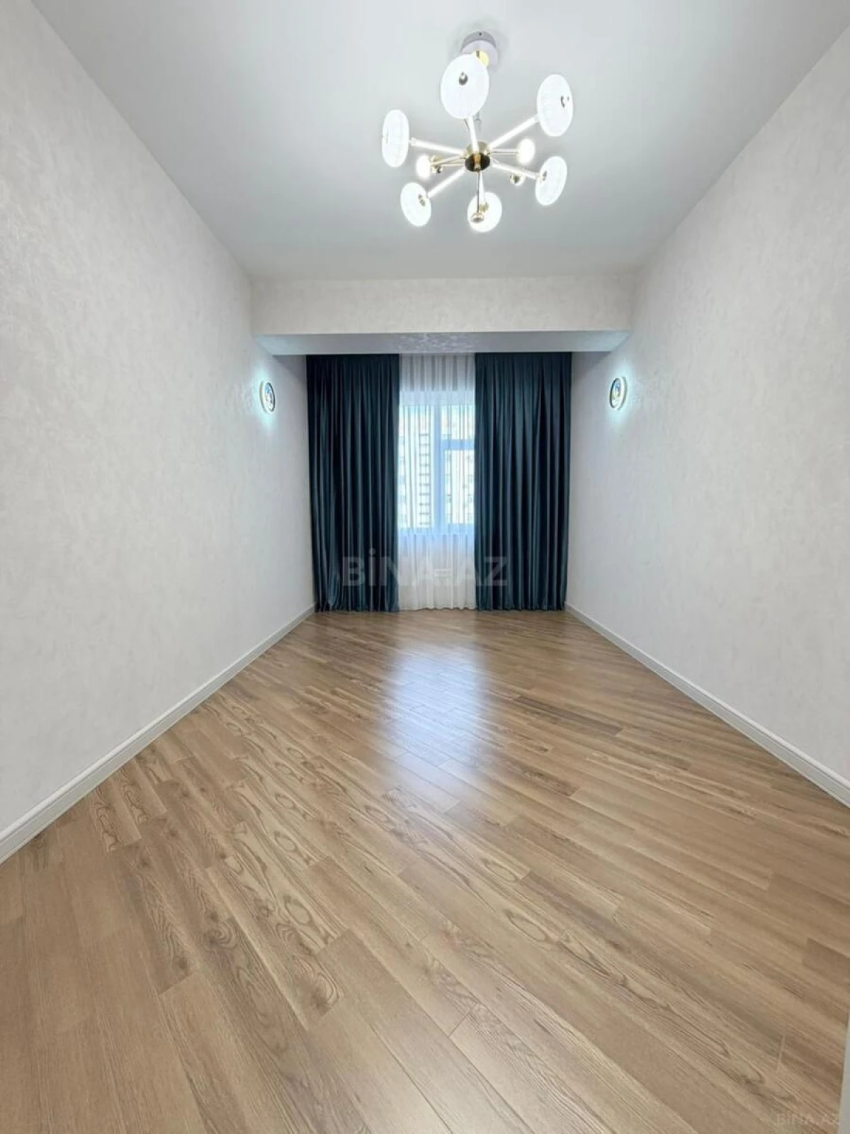 Satılır 3 otaqlı mənzil 127 m²