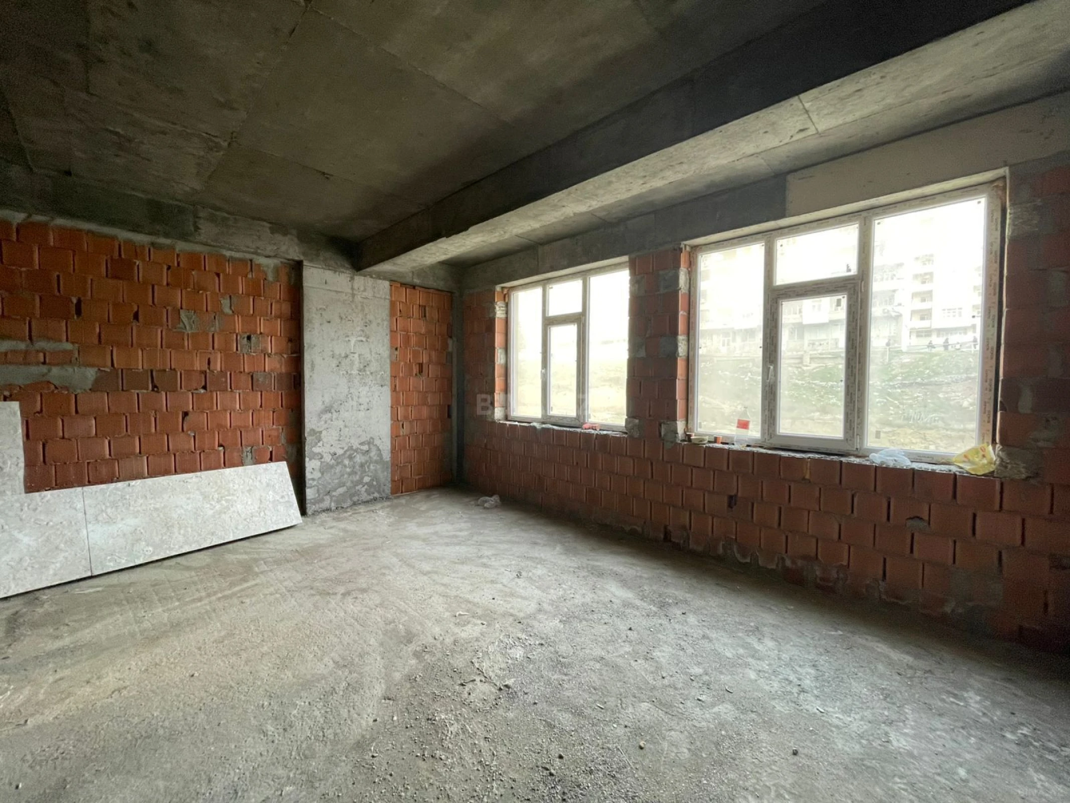 Satılır 3 otaqlı mənzil 91 m²