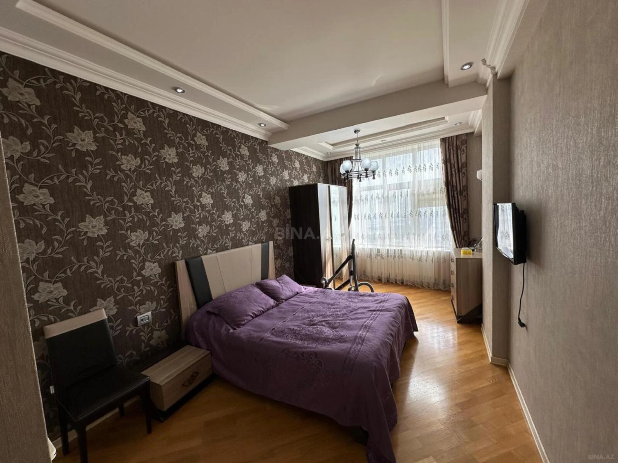 Kirayə verilir 4 otaqlı mənzil 190 m²