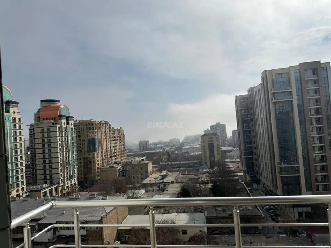 Kirayə verilir 4 otaqlı mənzil 190 m²